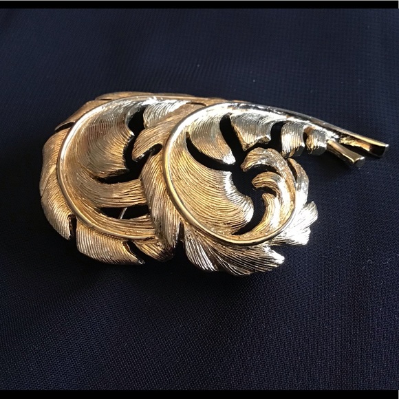 VINTAGE TRIFARI LARGE DOUBLE FEATHER BROOCH - Picture 3 of 5